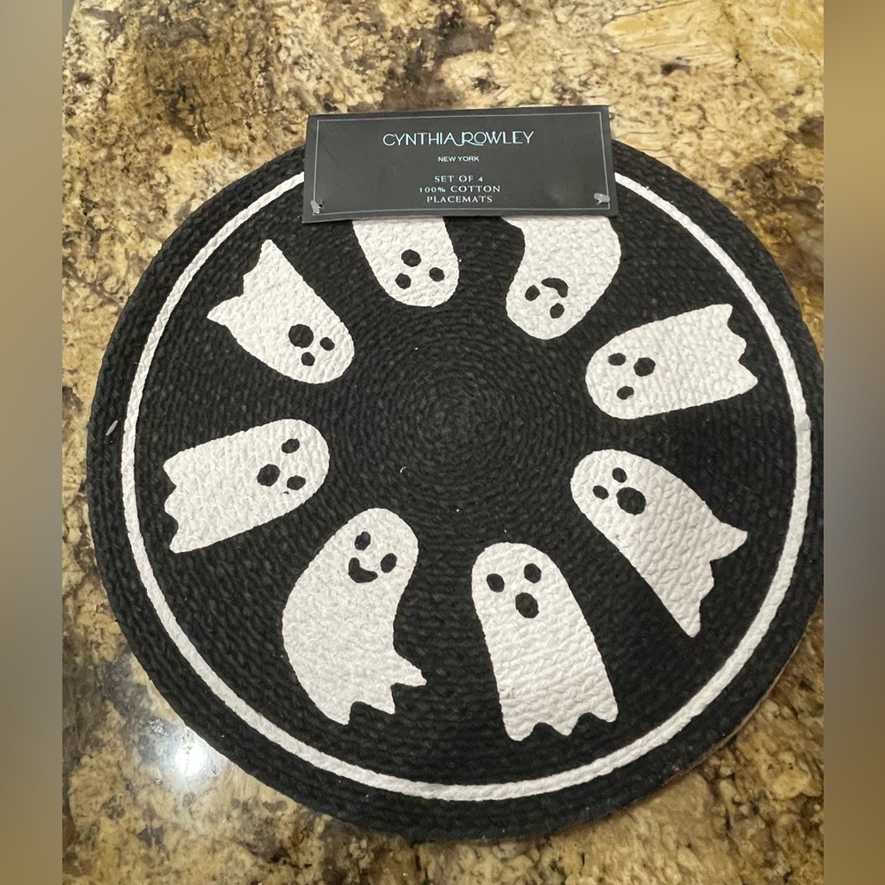 Cynthia Rowley GHOSTS 15” round placement set of 4 - Brand new